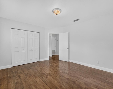 4421 W Iowa Avenue - Photo Thumbnail 21