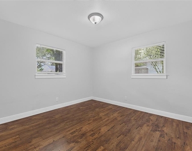 4421 W Iowa Avenue - Photo Thumbnail 23