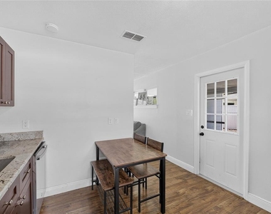 4421 W Iowa Avenue - Photo Thumbnail 12