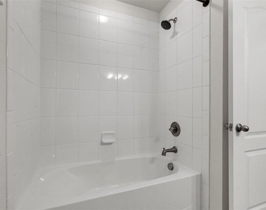 5179 Bay Isle Circle - Photo Thumbnail 13