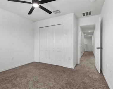 5179 Bay Isle Circle - Photo Thumbnail 11