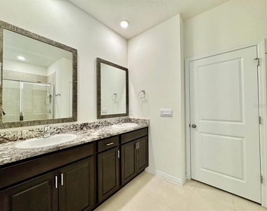 12544 Shining Willow Street - Photo Thumbnail 32
