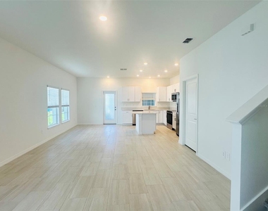 10812 Itchetucknee Way - Photo Thumbnail 10
