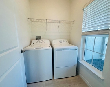 10812 Itchetucknee Way - Photo Thumbnail 13