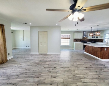6832 Swain Avenue - Photo Thumbnail 12