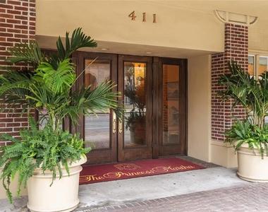 411 1st Avenue N - Photo Thumbnail 1
