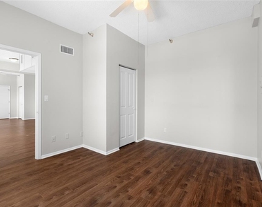 411 1st Avenue N - Photo Thumbnail 17
