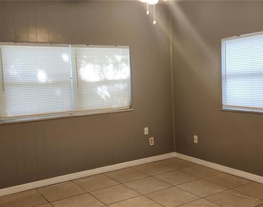 6401 N 49th Street - Photo Thumbnail 8