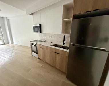 1615 Cedar Street - Photo Thumbnail 3