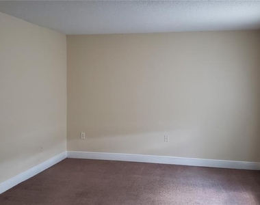 4727 S Texas Avenue - Photo Thumbnail 2