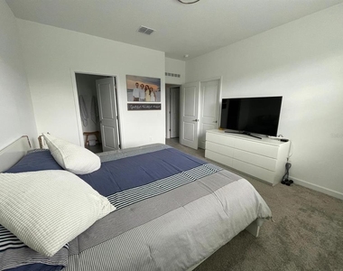 3092 Addison Boulevard - Photo Thumbnail 3
