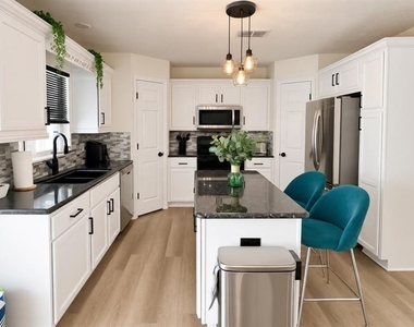 913 Turnstone Lane - Photo Thumbnail 9