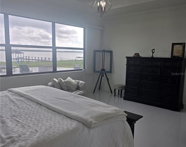 531 Sanctuary Boulevard - Photo Thumbnail 6