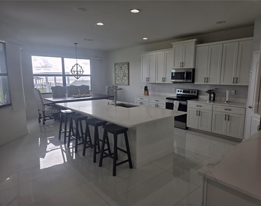 531 Sanctuary Boulevard - Photo Thumbnail 4
