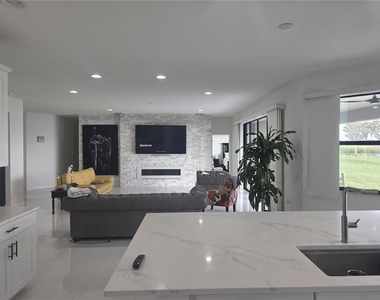 531 Sanctuary Boulevard - Photo Thumbnail 3
