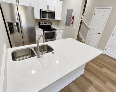 8921 Shine Drive - Photo Thumbnail 7
