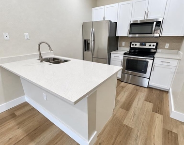 8921 Shine Drive - Photo Thumbnail 6