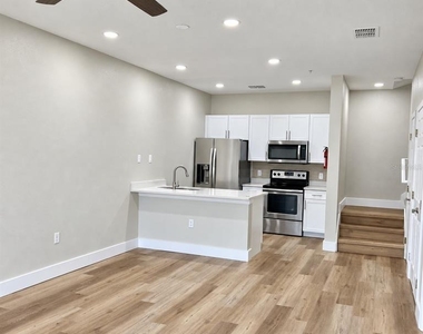 8921 Shine Drive - Photo Thumbnail 4