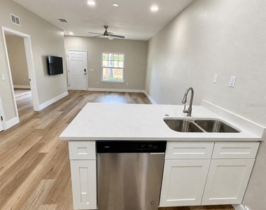 8921 Shine Drive - Photo Thumbnail 10