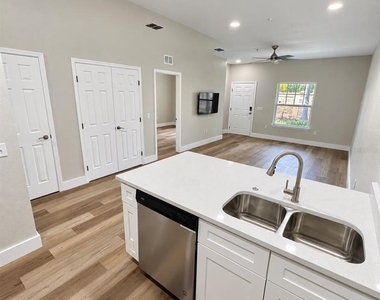 8921 Shine Drive - Photo Thumbnail 11