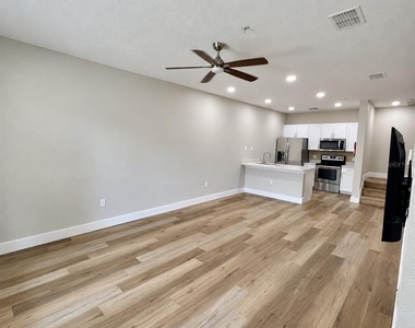 8921 Shine Drive - Photo Thumbnail 3