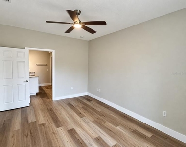 8921 Shine Drive - Photo Thumbnail 14