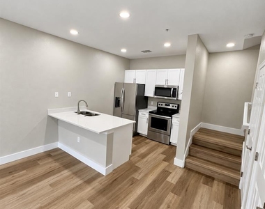 8921 Shine Drive - Photo Thumbnail 5