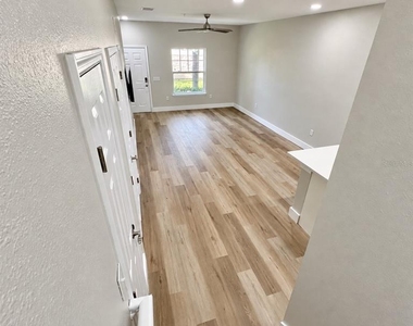 8921 Shine Drive - Photo Thumbnail 17