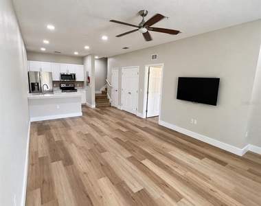 8921 Shine Drive - Photo Thumbnail 2