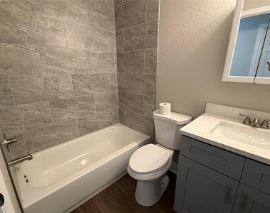 2524 Woodgate Boulevard - Photo Thumbnail 7