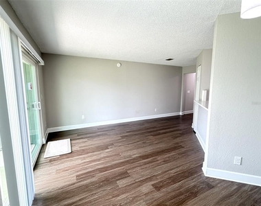 2524 Woodgate Boulevard - Photo Thumbnail 5