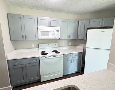 2524 Woodgate Boulevard - Photo Thumbnail 4
