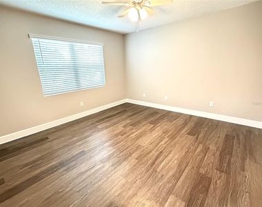 2524 Woodgate Boulevard - Photo Thumbnail 9