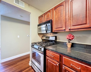 2065 Dixie Belle Drive - Photo Thumbnail 19
