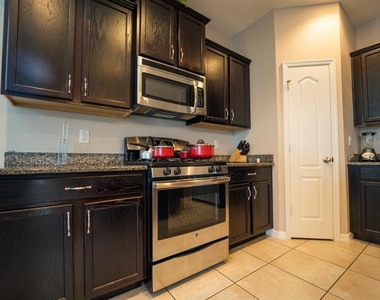 4952 Pall Mall Street E - Photo Thumbnail 5