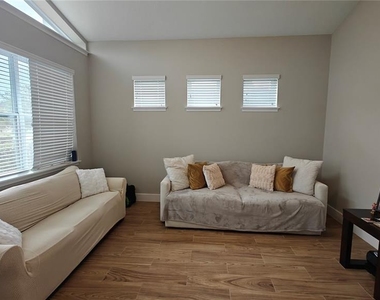 7960 Nemours Parkway - Photo Thumbnail 11