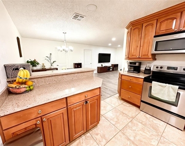 5115 Gateway Avenue - Photo Thumbnail 6