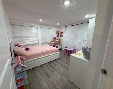 5115 Gateway Avenue - Photo Thumbnail 11