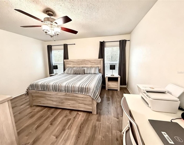 5115 Gateway Avenue - Photo Thumbnail 8