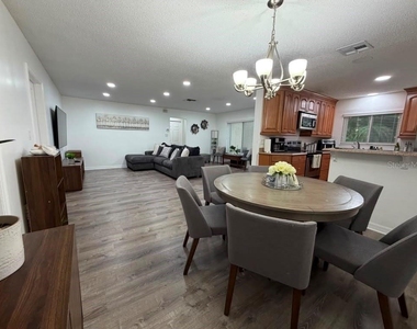 5115 Gateway Avenue - Photo Thumbnail 4