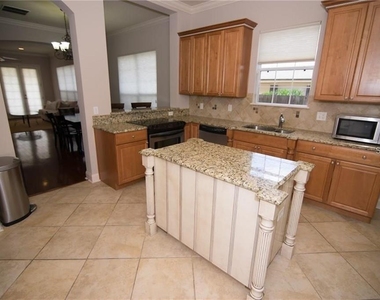 2821 E Central Boulevard - Photo Thumbnail 2