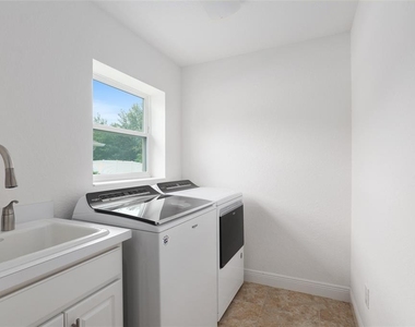 10397 Silver Maple Avenue - Photo Thumbnail 11
