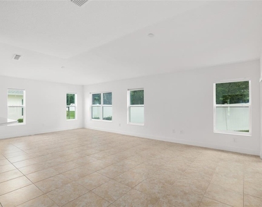 10397 Silver Maple Avenue - Photo Thumbnail 6
