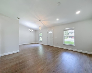 33 Timbercreek Pines Circle - Photo Thumbnail 9