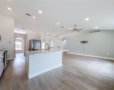 33 Timbercreek Pines Circle - Photo Thumbnail 17