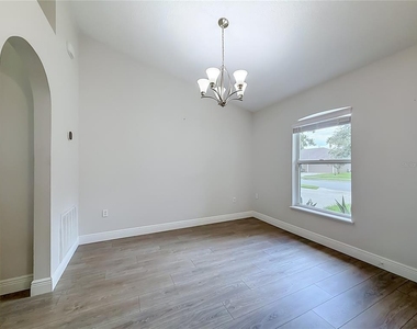 33 Timbercreek Pines Circle - Photo Thumbnail 10