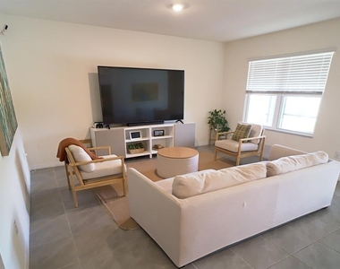 5667 Anders Way - Photo Thumbnail 4