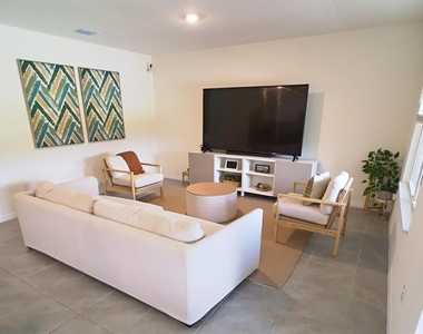 5667 Anders Way - Photo Thumbnail 2