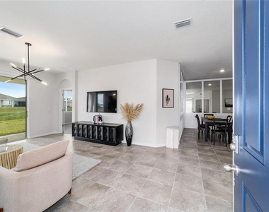 5358 Nw 48th Place - Photo Thumbnail 2