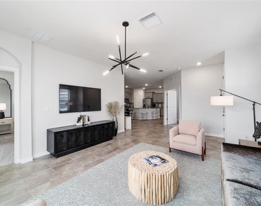 5358 Nw 48th Place - Photo Thumbnail 8